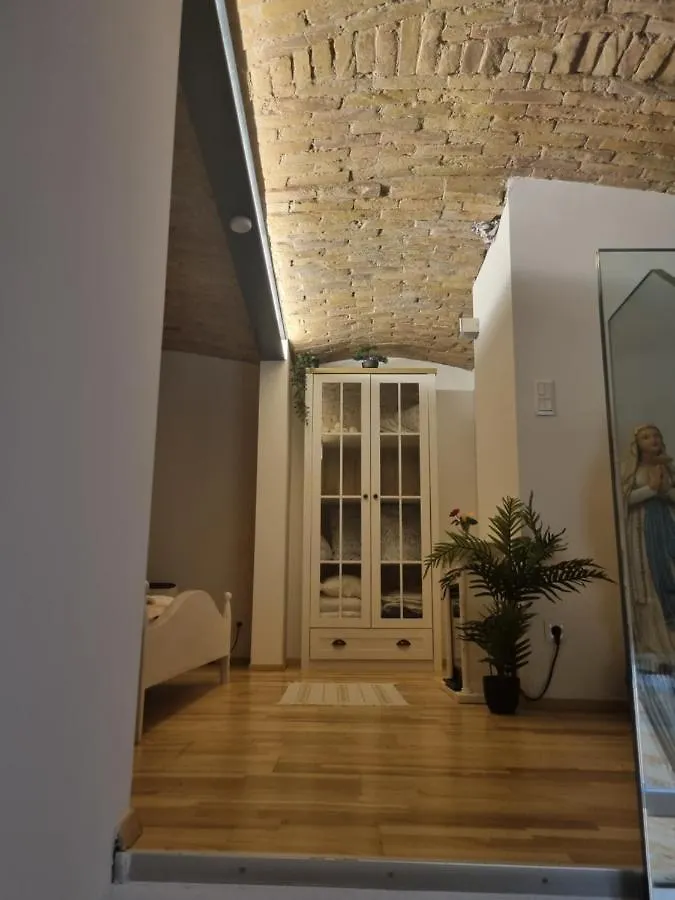Dolce Vita Linda Budapešť 0*,
