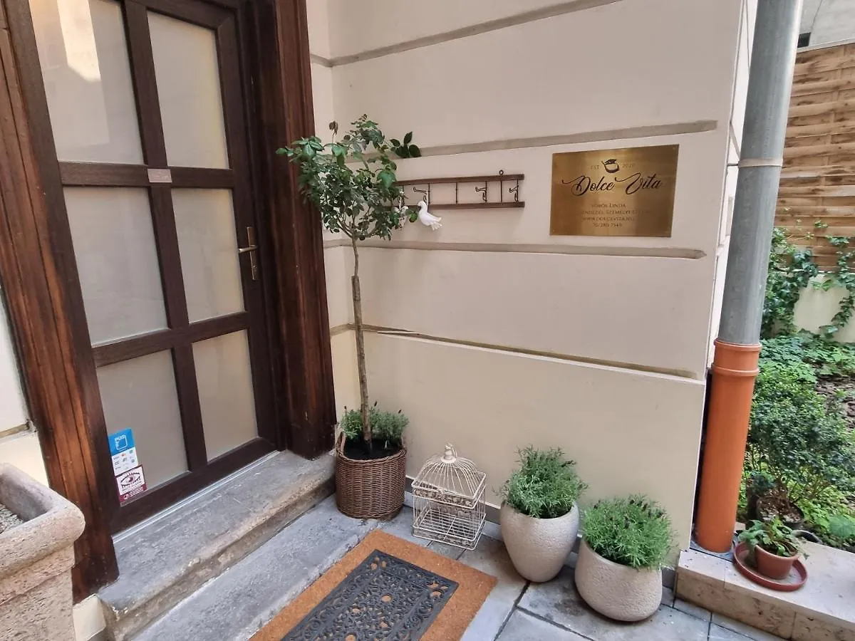 Dolce Vita Linda Budapest Apartment